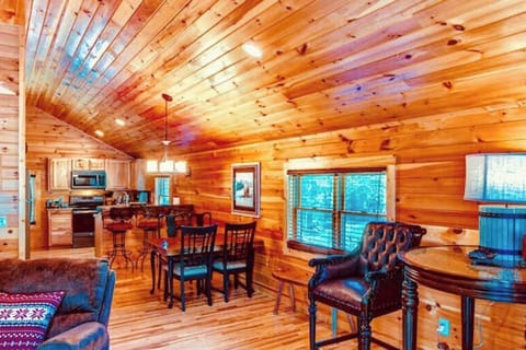 1 BR, 1 bath Cabin with kitchen, living room