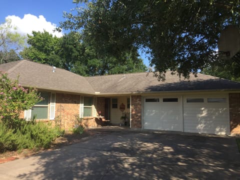 Driveway view/shared parking 