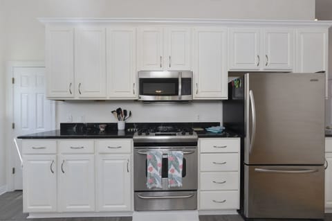 Indoors, Room, Kitchen, Oven, Microwave