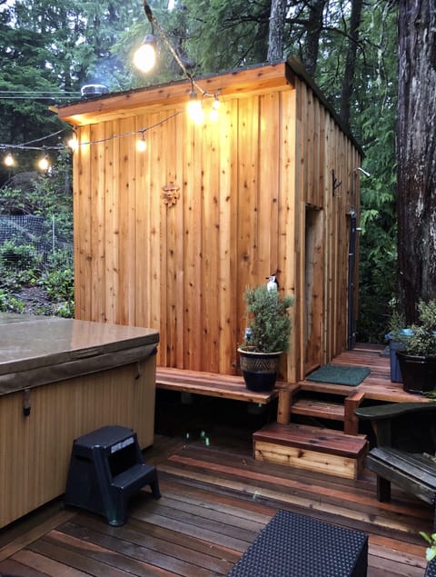 Hot Tub and sauna on your private deck (not shared with owners or other guests)
