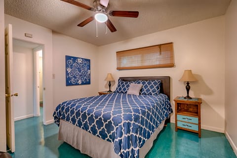 Comfy queen bed and bedroom