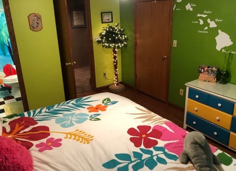 King bed with en suite bathroom