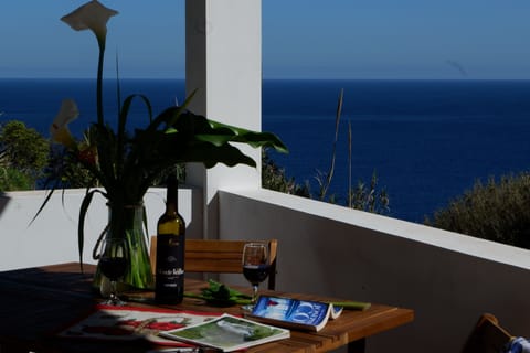 Dine while watching the fishermen pass by