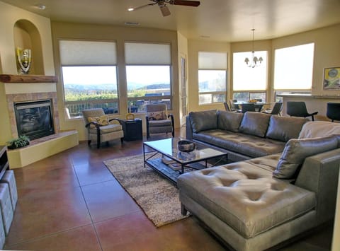 SKY LIGHT: Open Great Room