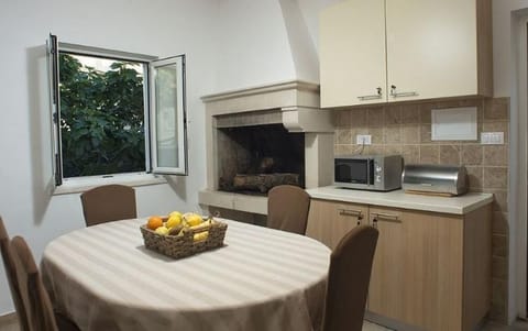 Kitchen and dining table