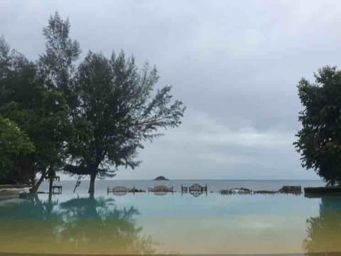 Away Baannubkluen  beachfront condo @ hu