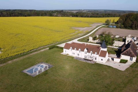 Château de Bizard et ses ruines 