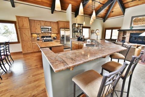 Slab Granite Counters, Stainless Appliances - Slab Granite Counters, Stainless Appliances