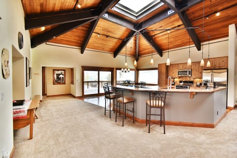 Spacious Great Room - Spacious Great Room