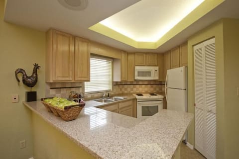 Fully equipped kitchen, there’s no need to bring a thing!