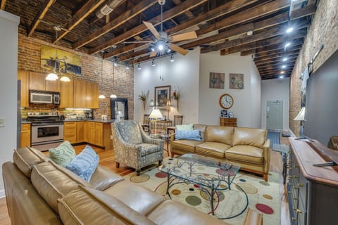 What a great family environment! The loft offers a fully-stocked kitchen, and is just a short walk to all of the great shops, restaurants, and breweries in Downtown Bristol!