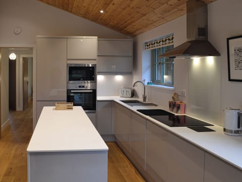 Well equipped modern kitchen | Hen Harrier Lodge, St Columb Major, near Padstow