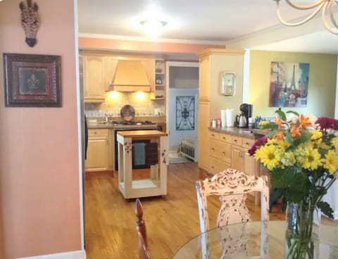 Dining & Kitchen area. Open space