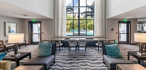 24/7 front desk where you can keep your luggage before check in and after check out