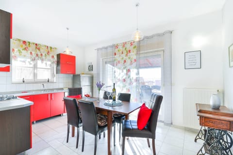 Kitchen 1 / Küche 1