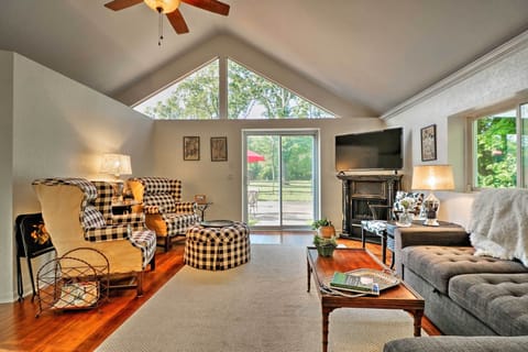 Ottawa Lake Rental | 2BR | 2.5BA | 1,200 Sq Ft | Steps Required