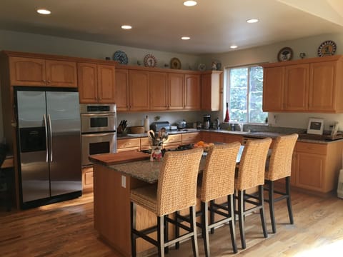 KitchenAid 5 burner gas cooktop,  stainless appliances