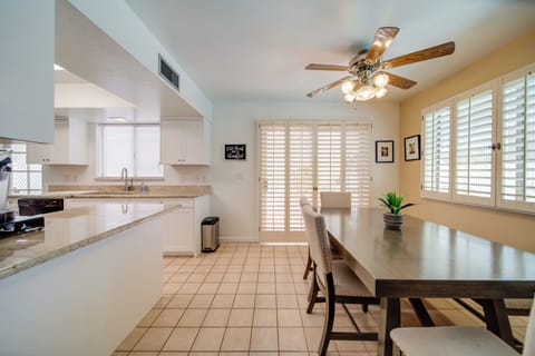 Dining Area | Dishes & Flatware Provided