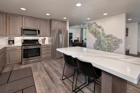 Fully stocked kitchen!