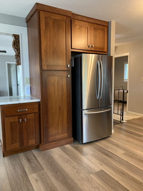 Another view of the kitchen.