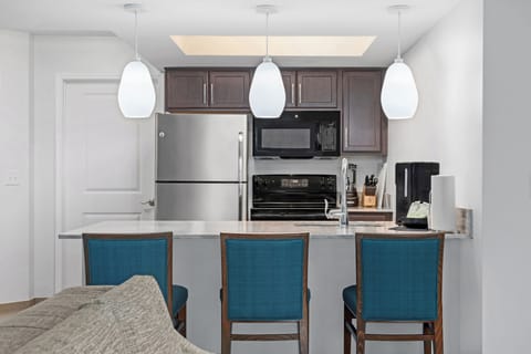 Two-Bedroom-Mobility-kitchen-2-Towers-on-the-Grove