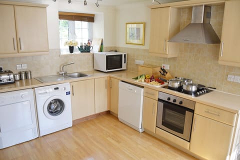 Ground floor: Separate kitchen with small breakfast table