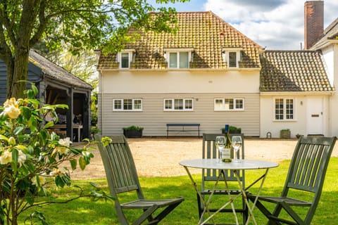 Marsh View, Aldeburgh: Garden with various seating arrangements where guests can enjoy al fresco dining