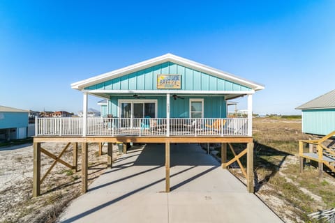 June Breeze- Gorgeous 4 Bedroom, 2 Bath