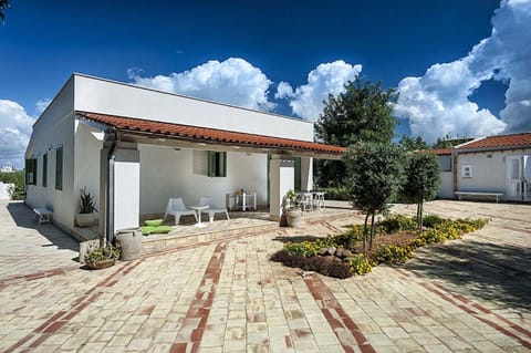 Building Exterior, Outdoor