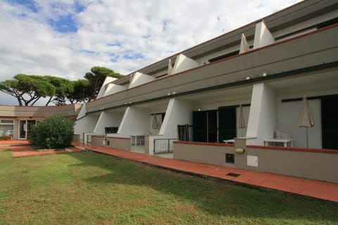 Building Exterior, Outdoor, Summer