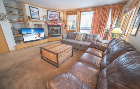 Cozy Condo with tv and fireplace