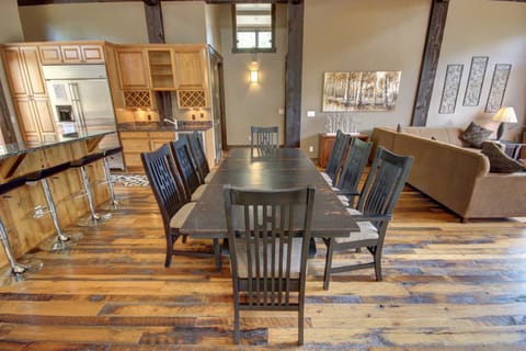 Dining table perfect for a family dinner