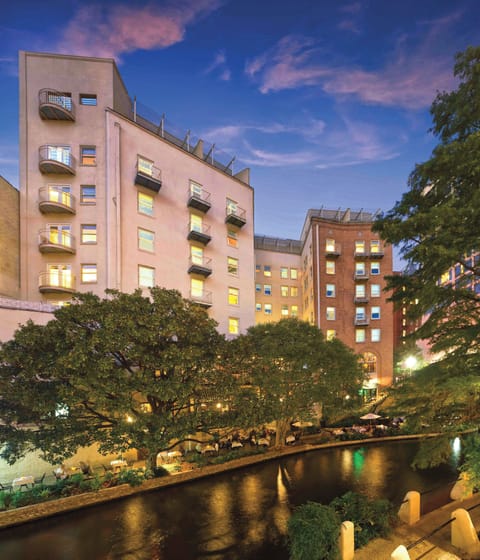 Riverside_20Suites_20CW_20EX_20005