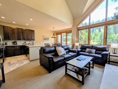 Beautiful Main floor living space!