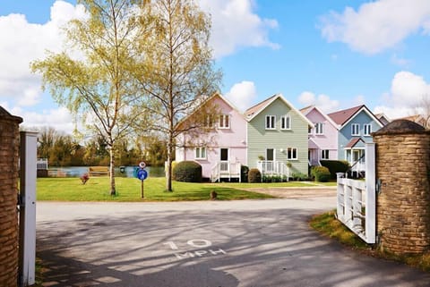 Twitchers Lodge, sleeps 6, is a chic New England-style retreat on the waterfront