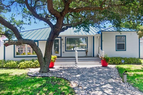 The Blue Wave Beach Cottage!
A gorgeous stay on Cottage Row in Cocoa Beach
