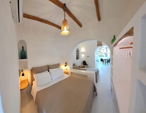 Ravino's Deluxe Studio with a balcony and sea view