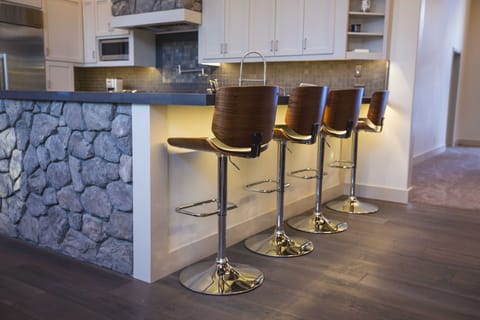 Eat at Kitchen Counter