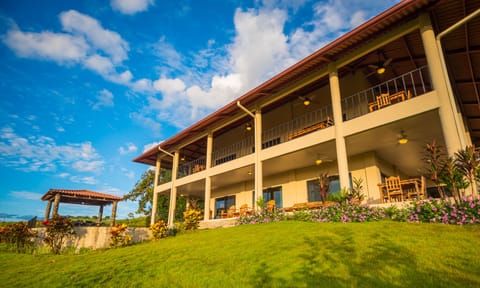 Panama Lifestyle Vacation Rentals (786)374-2439 info@pa-life.com