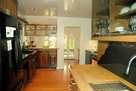 Well-equipped kitchen