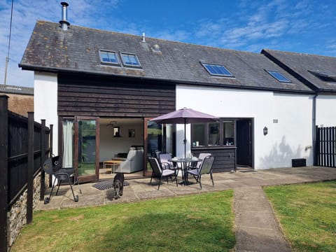 Hunters Moon has its own private garden with dining terrace