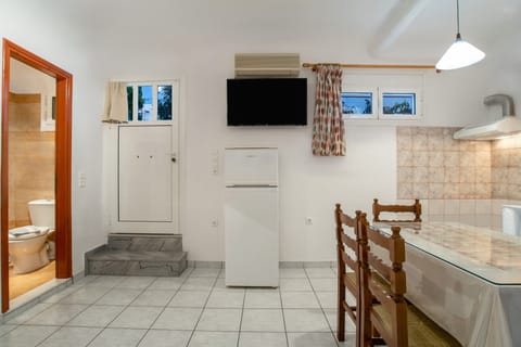 The Apartment has a few steps down. and the summer is very cool