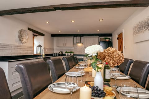 The Old Mill - brand new kitchen & dining up to 12