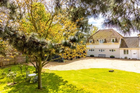 River View, Aldeburgh: In a beautiful location along River Alde, only a short drive out of Aldeburgh