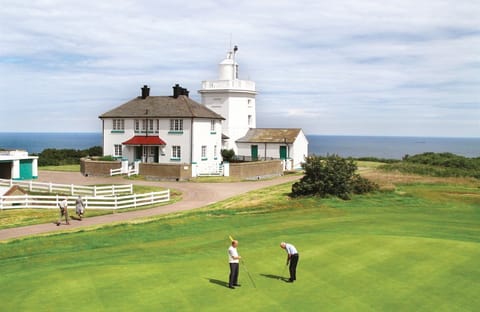 Valonia is adjacent to the Royal Cromer 18-hole golf course where non-members with a handicap are welcome