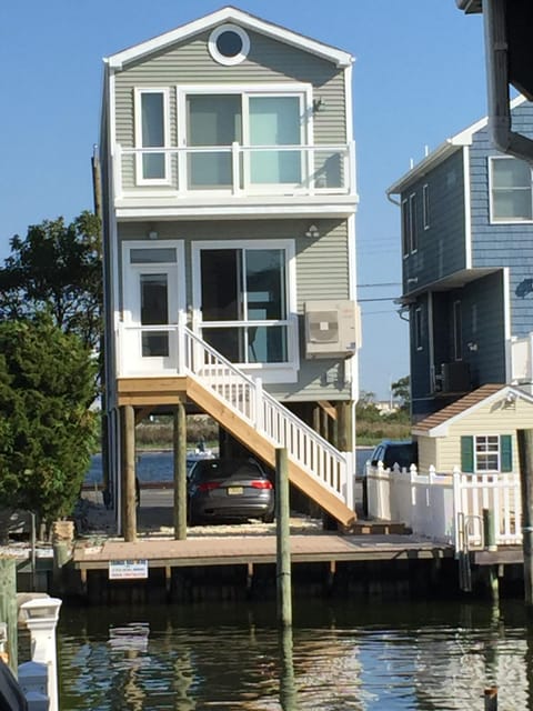 Back of house right on the lagoon