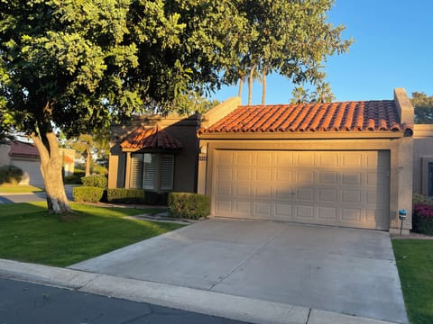 FRONT OF TOWNHOME.