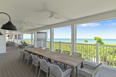 Outdoor dining table in screened lanai