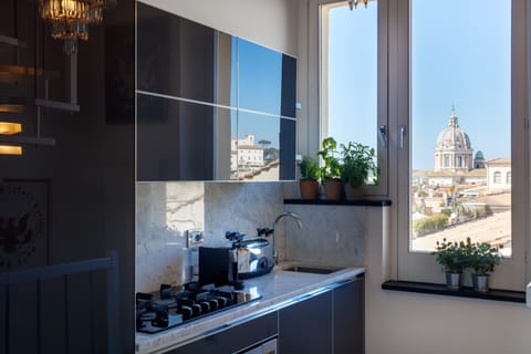 Fully equipped kitchen: Fridge, Freezer, Oven, 4 cooking Stations, Nespresso