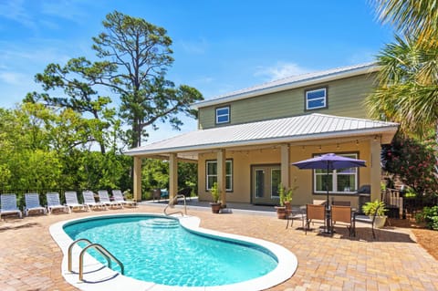 Welcome to Destin Sun! A Backyard for the Whole Family to Enjoy!